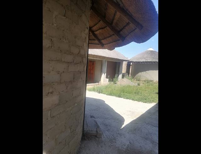 2 BEDROOM FREESTANDING FOR SALE IN EMONDLO UNIT B